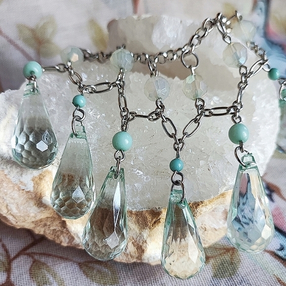 Acrylic Lucite Faceted Teardrop Glass Opaque Seafoam Necklace Silver Tone EUC - Picture 3 of 11